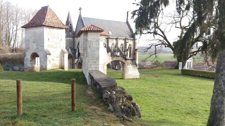 Jean d arc ist durch dieses Tor gezogen!