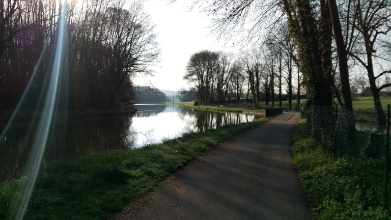 Bild von Weg am Kanal