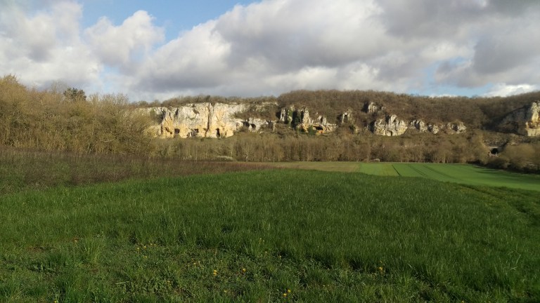 In diesem Felsenhöhlen haben Menschen vor über 28.000 Jahren gelebt.