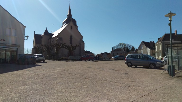 Dorfplatz mit Kirche