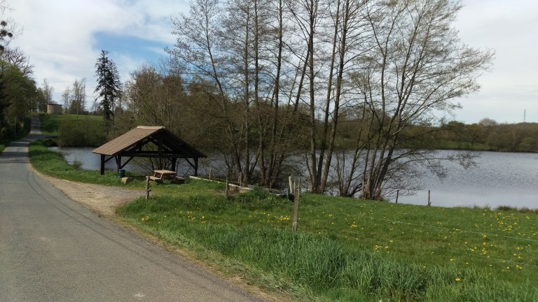 Brunnen mit Rastplatz 