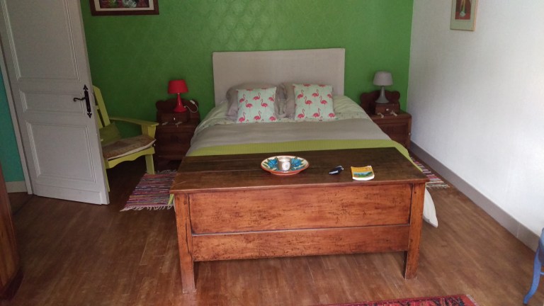 Mein heutiges Quartier komplett auf dem flachen Land. Ohne Abendessen, Jetzt wird die Bordküche gegessen Pizza, Bockwurst und HaRiBo 