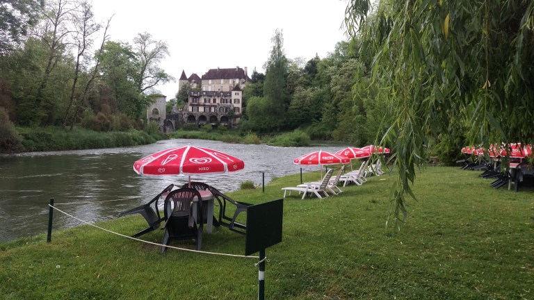 Stadtstrand in Sauveterre.