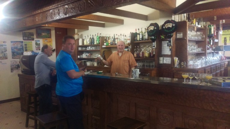 Mein Wirt und Andreas aus Magdeburg. Läuft seit 5 Jahren! Auch über Fulda Trier Verzelay !