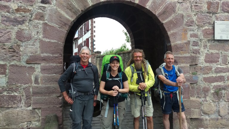 Mit diesen Dreien bin ich heute die letzten Kilometer nach SJPdP gelaufen. Eine Düsseldorferin,Ein Holländer, ein Berliner und ein Schondraer!