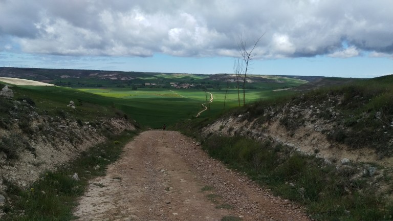  Von einer Hochebene in das  nächste Tal