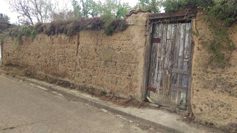 Andreas für Dich: Stampfbetonmauer alt!!!