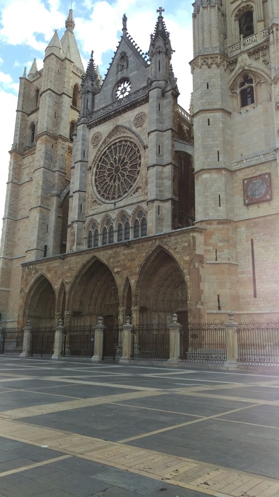 Dom León