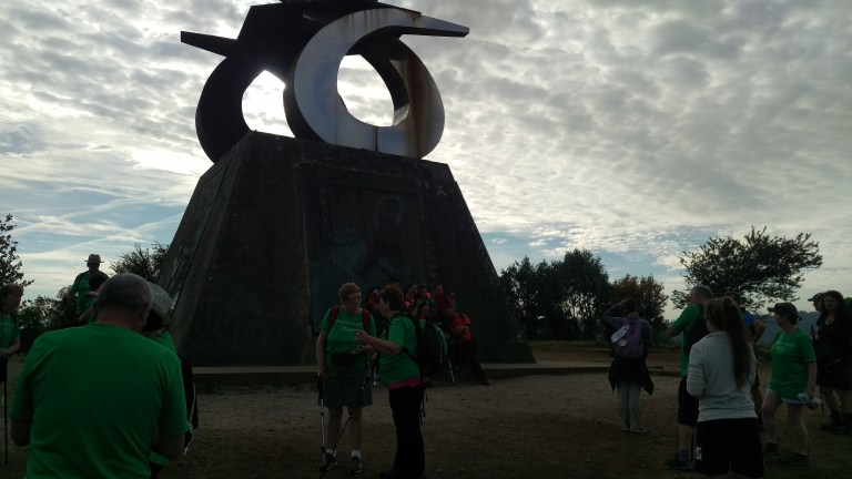 Am Monte Gozo hier sieht man zum erstmal die Kathedrale! Sehr schön gerade als ich dort war kamen rund 50-100 Iren aus dem Busen alle mit grünen Shirts 