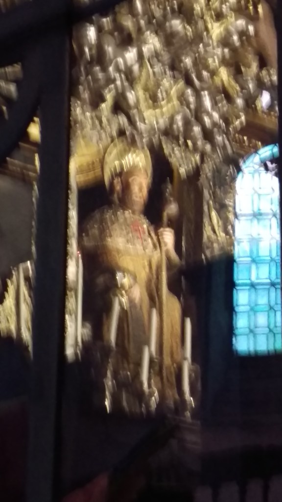 Die Statue des Heiligen Jakobus erst mit deren Umarmung ist die Pilgerreise zu Ende.