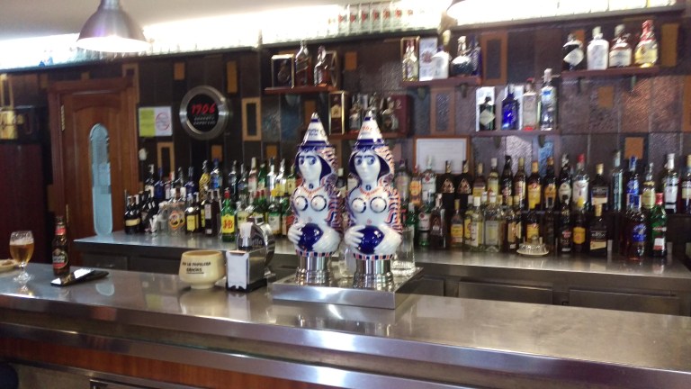 Zapfhahn für Bier, in Deutschland undenkbar!!