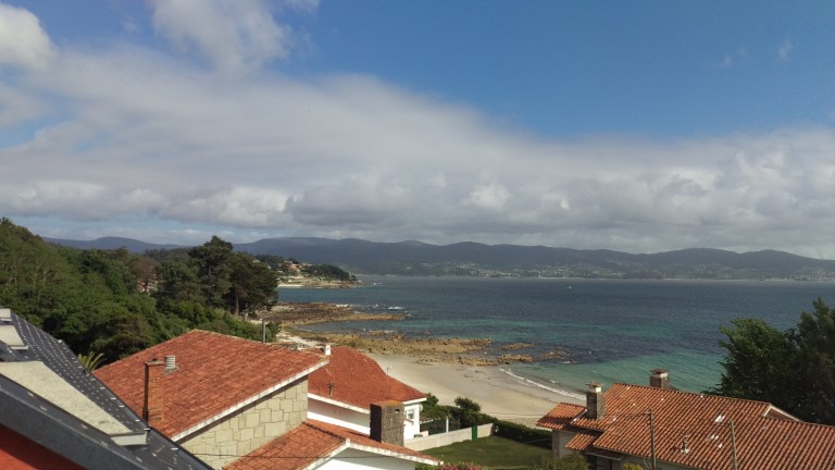 Blick vom Zimmer auf die Bucht 